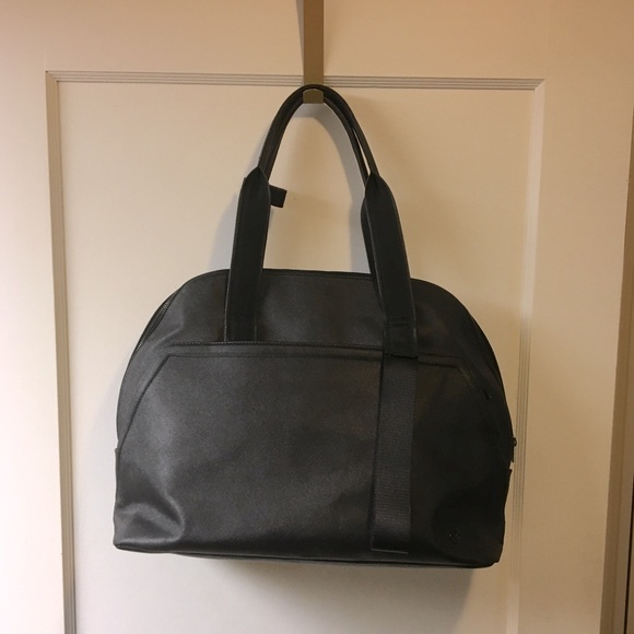 lululemon athletica Handbags - Lululemon / gym duffel bag